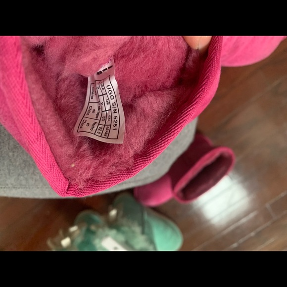 Authentic kids UGG. Size 3 - Picture 5 of 5